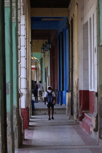 Arcade en la ciudad de La Habana, Cuba — Foto de Stock