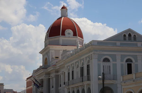 O edifício municipal de Cienfuegos, Cuba — Fotografia de Stock