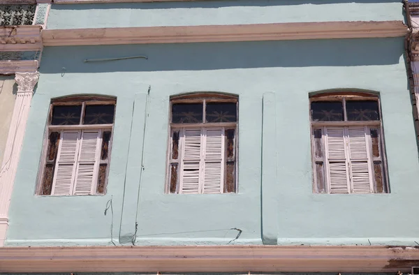 A arquitetura característica de um palácio em Cienfuegos, Cuba — Fotografia de Stock