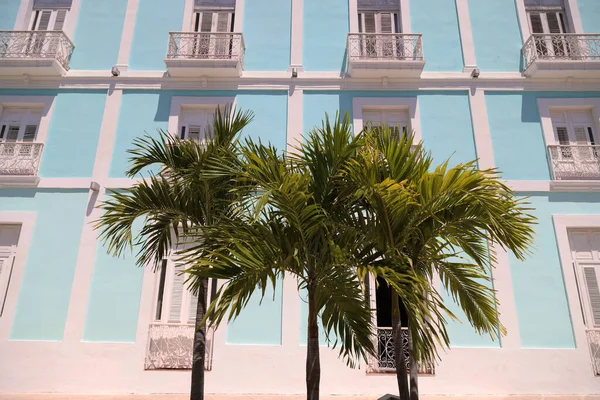 Характерная архитектура дворца в Сьенфуэгосе, Куба — стоковое фото