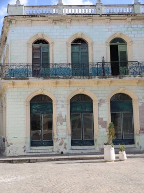 Küba, Camaguey 'deki evlerin tipik pencereleri