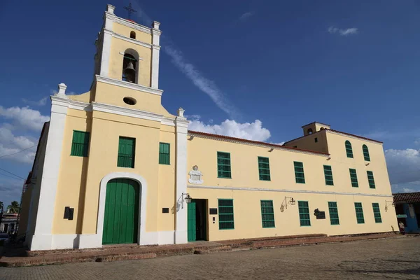 Plaza and Church of San Juan de Dios in Camaguey, Cuba — ストック写真