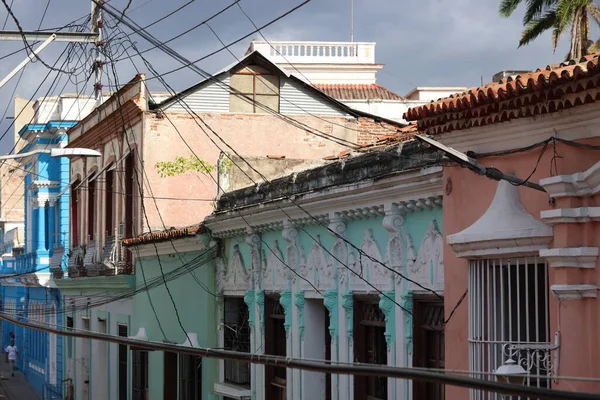 Charakteristické domy ve městě Santiago De Cuba — Stock fotografie