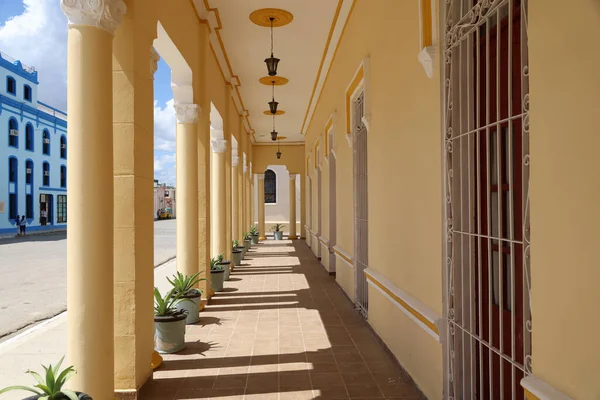 Colonnade in the city of Bayamo, Cuba — ストック写真