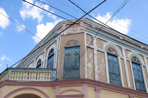 Colonial building in the city of Bayamo, Cuba — Fotografia de Stock