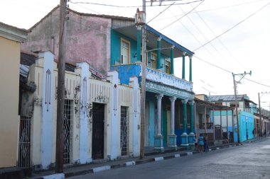 Küba, Baracoa 'nın eski renkli evleri. Yüksek kalite fotoğraf