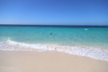 Küba, Guardalavaca 'daki Playa Esmeralda' nın sihirli renkleri. Yüksek kalite fotoğraf