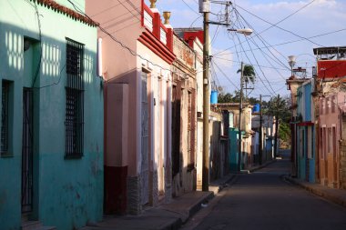 Küba 'nın Santiago De Cuba şehrinde bir sokak. Yüksek kalite fotoğraf