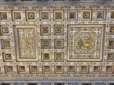 Aziz Paul Bazilikası 'nın muhteşem tavanı, Roma. Yüksek kalite fotoğraf