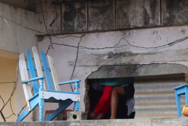 Eski bir Küba evinde balkonda sandalye. Yüksek kalite fotoğraf