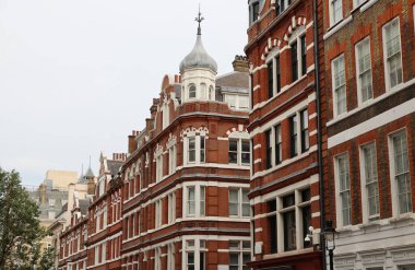 Londra 'daki Kensington bölgesinin tipik binaları. Yüksek kalite fotoğraf