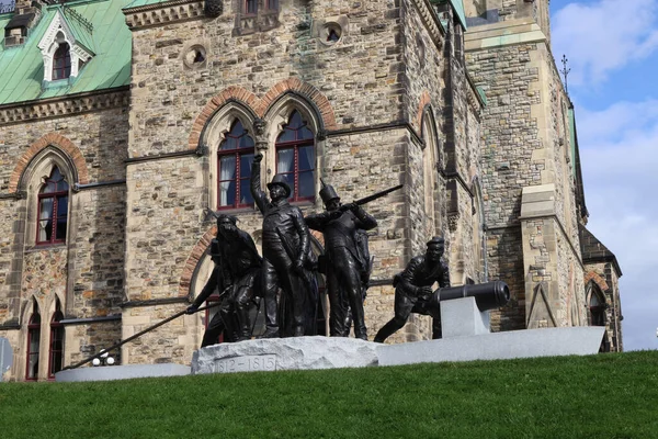 War Monument 1812 Ottawa High Quality Photo — Stock Photo, Image
