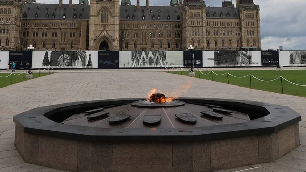 Centennial Flame Parliament Hill Ottawa High Quality Photo — Stock Photo, Image