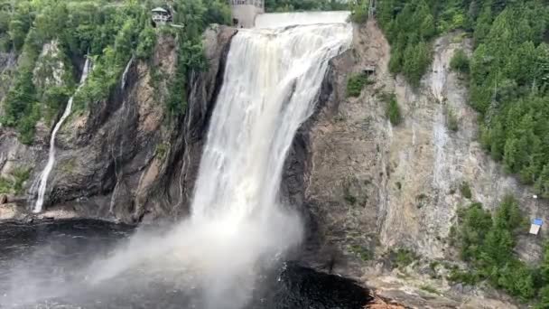 カナダのケベックシティ近くのモンモランシーの滝 高品質4K映像 — ストック動画