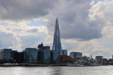 Thames Nehri 'nden Londra' nın ufuk çizgisi manzarası. Yüksek kalite fotoğraf