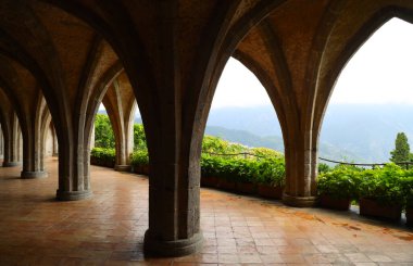 Ravello, İtalya 'daki Villa Cimbrone' da muhteşem bir sütun. Yüksek kalite fotoğraf