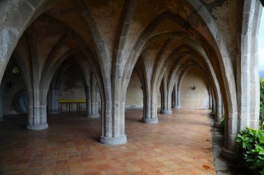 Ravello, İtalya 'daki Villa Cimbrone' da muhteşem bir sütun. Yüksek kalite fotoğraf