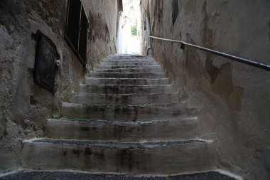 İtalya 'nın Amalfi kıyısındaki Atrani balıkçı köyüne bir göz atalım. Yüksek kalite fotoğraf