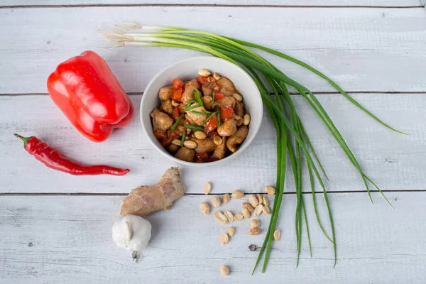 Çubuklu kung pao tavuğu. kung pao