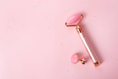 elektrikli silindir yüz masajı, cilt bakımı konsepti