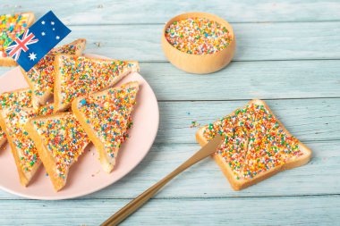 İkonik geleneksel Avustralya parti gıda, kırmızı, beyaz ve mavi arka plan üzerinde peri ekmek.