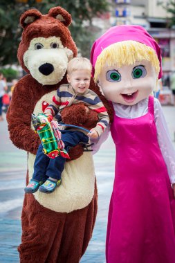 büyük ayı ile çocuk