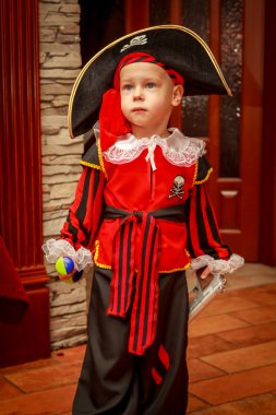 küçük çocuk korsan kostüm