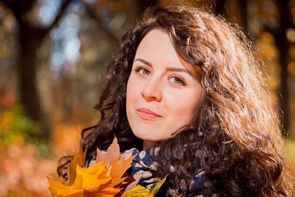 Girl with bunch of leaves in the autumn park — Stock Photo, Image