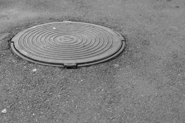 흑인과 백인 맨홀 — 스톡 사진
