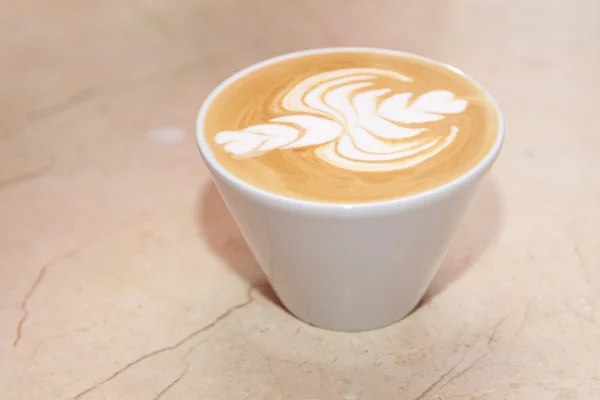 Cappuccino em copo branco — Fotografia de Stock