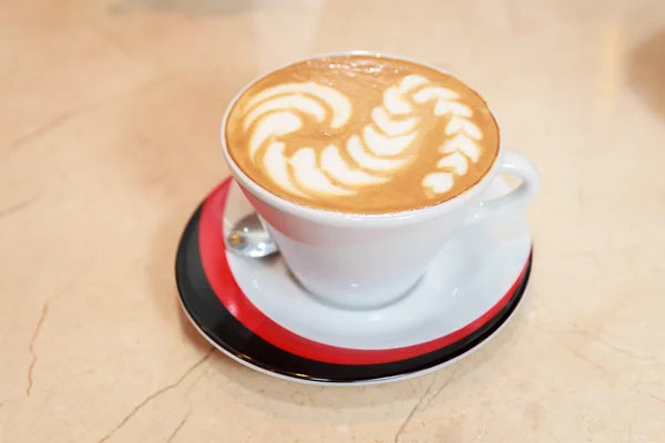 Cappuccino com decoração superior — Fotografia de Stock