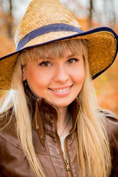 Beautiful blonde in straw hat — Stock Photo, Image