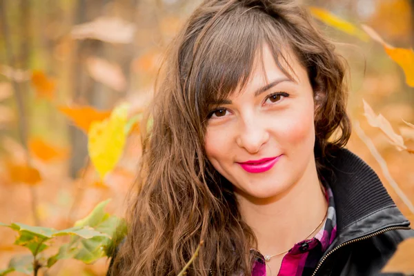 Smiling autumn girl — Stock Photo, Image