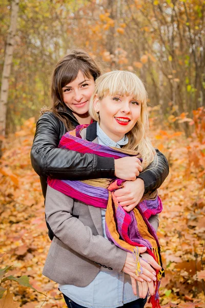 Young girls in the autumn park — Stock Photo, Image