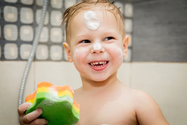 Little boy with a washcloth — Stock Photo, Image