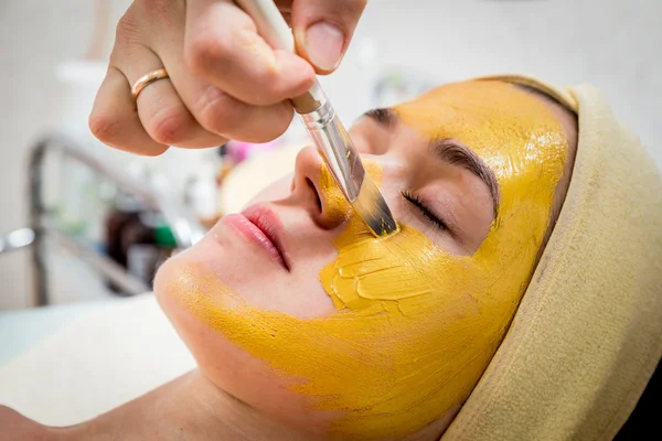 Gold facial mask — Stock Photo, Image