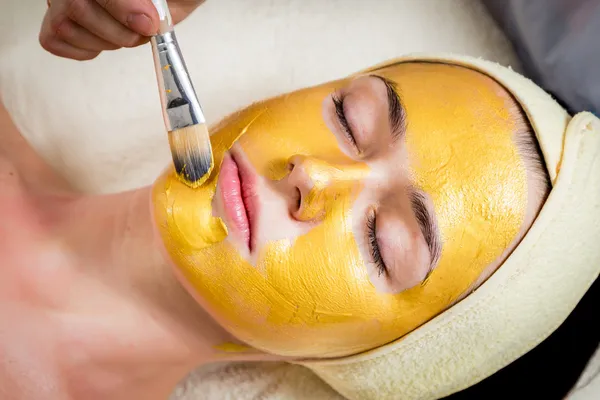 Gold facial mask — Stock Photo, Image