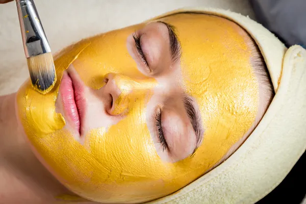 Máscara facial de ouro — Fotografia de Stock