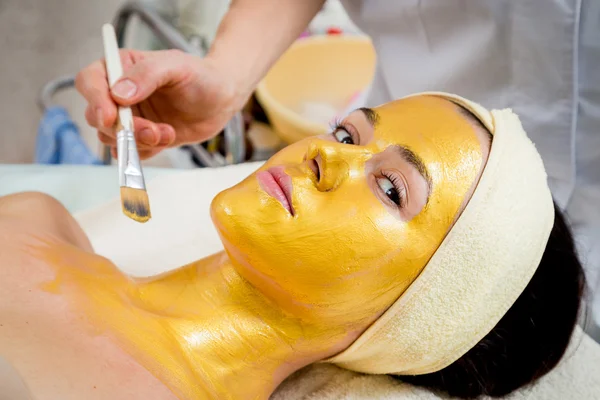 Gold facial mask — Stock Photo, Image