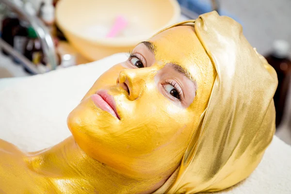 Máscara facial oro — Foto de Stock