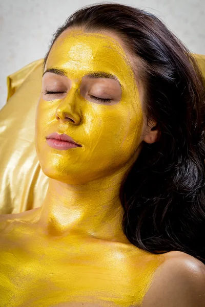 Máscara facial de ouro — Fotografia de Stock