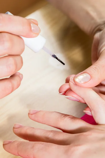 Applying clear nail polish — Stock Photo, Image