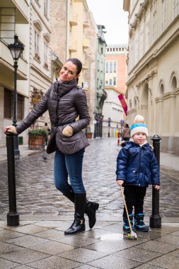 Anne ve oğlu budapest Street