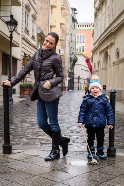 Anne ve oğlu budapest Street