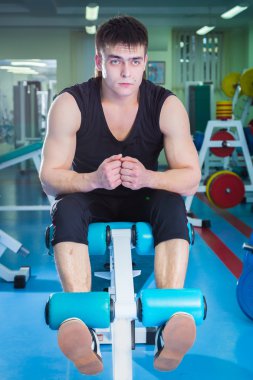 spor salonunda spor adamı