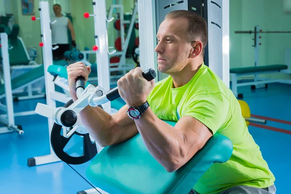 Sportivo in palestra — Foto Stock