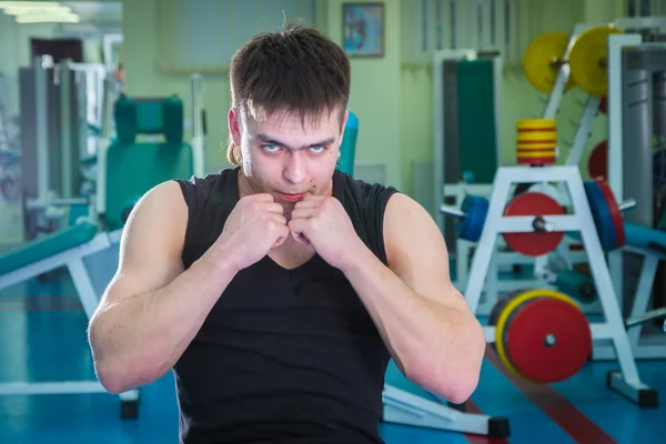 Sporty man in gym — Stock Photo, Image