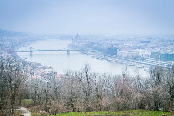 Будапешт с холма Геллерт — стоковое фото