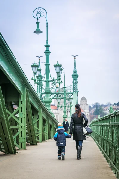 Walking on the Liberty Bridge — Stock Photo, Image