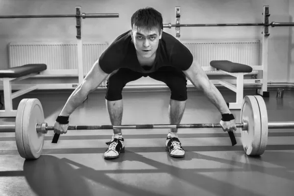 Sportsman  lifting weights — Stock Photo, Image